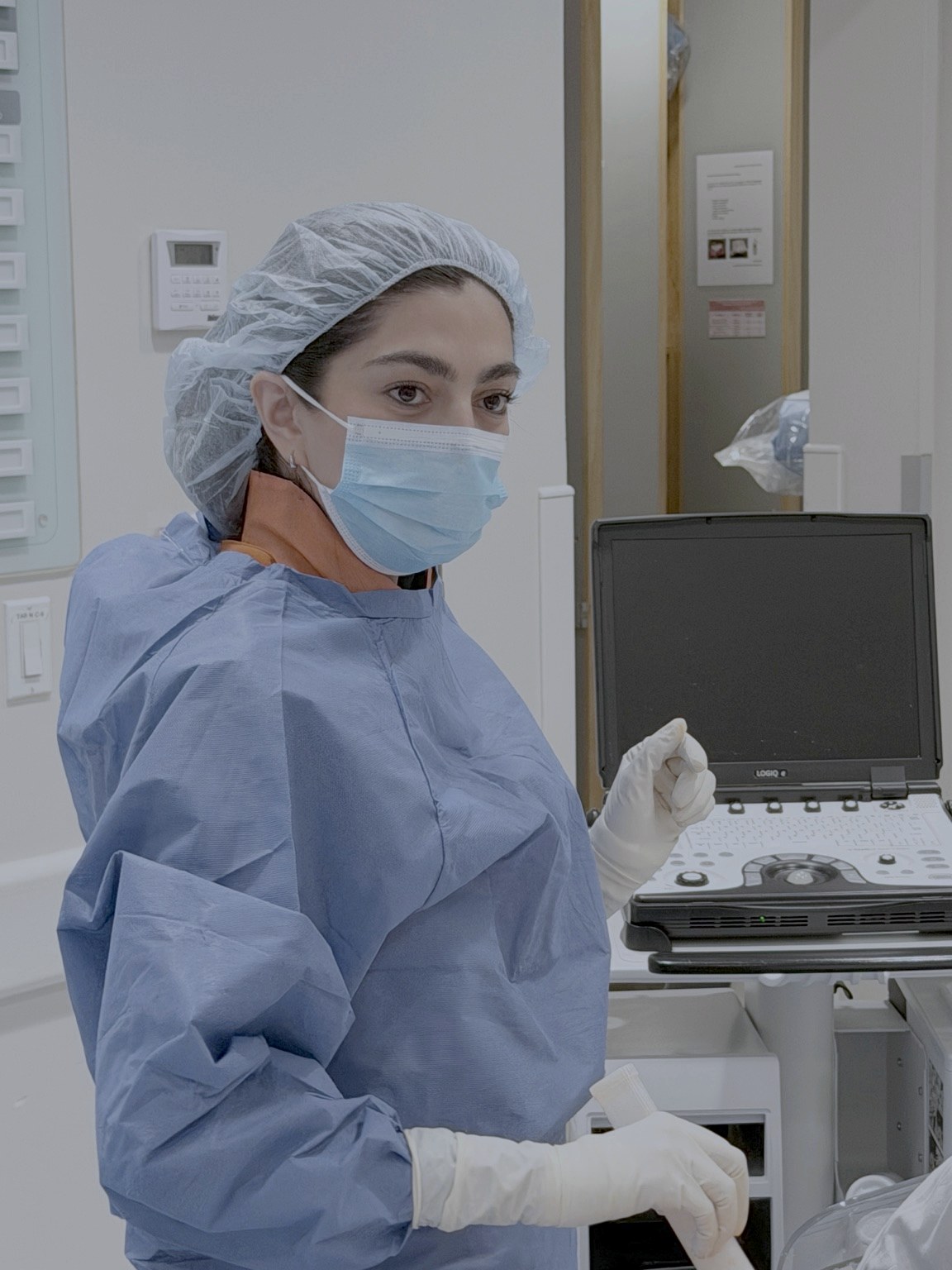 Dr. Denise Vázquez performing an ultrasound-guided procedure