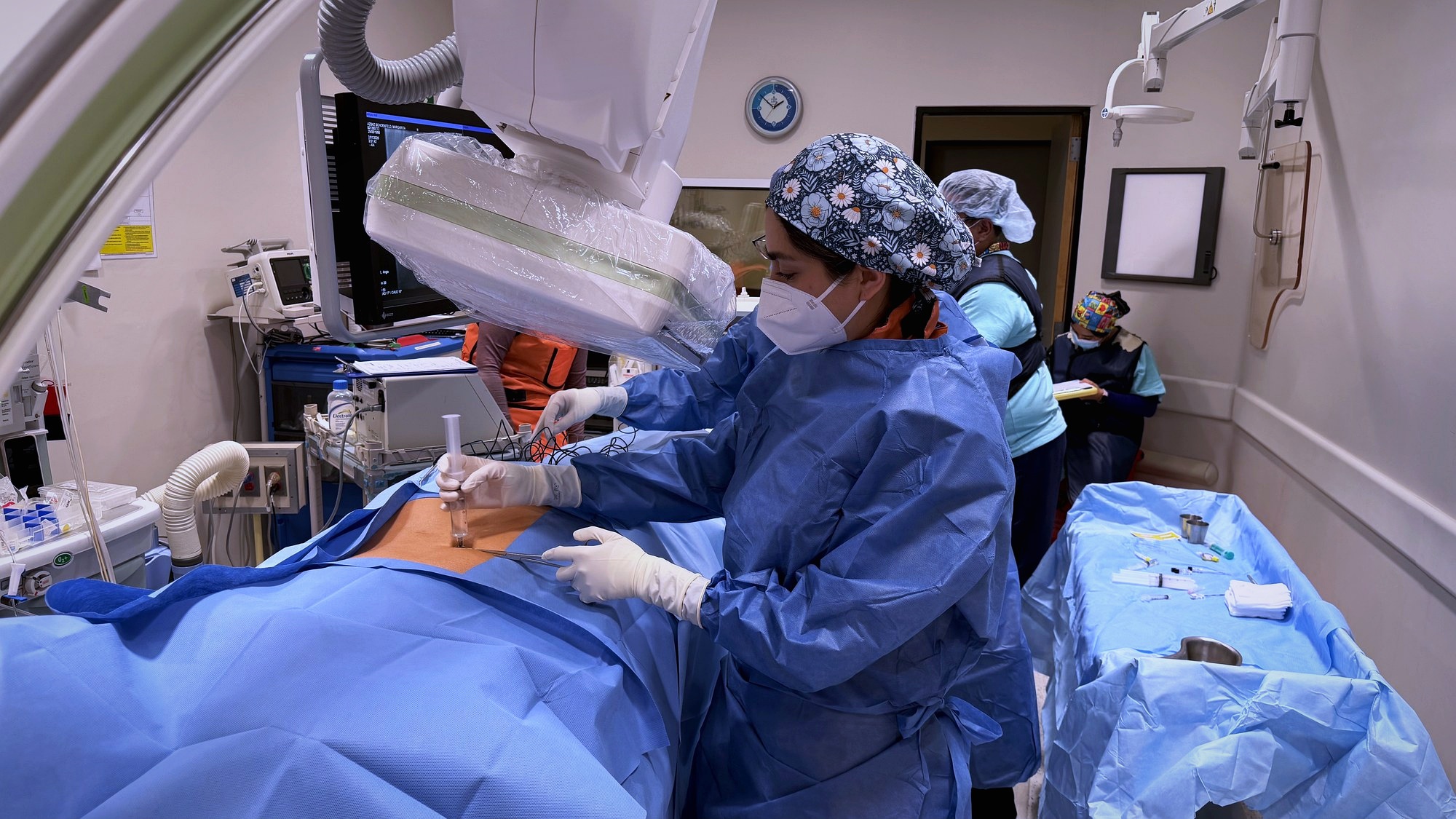 Inserción de agujas de radiofrecuencia con control de imagen en tiempo real